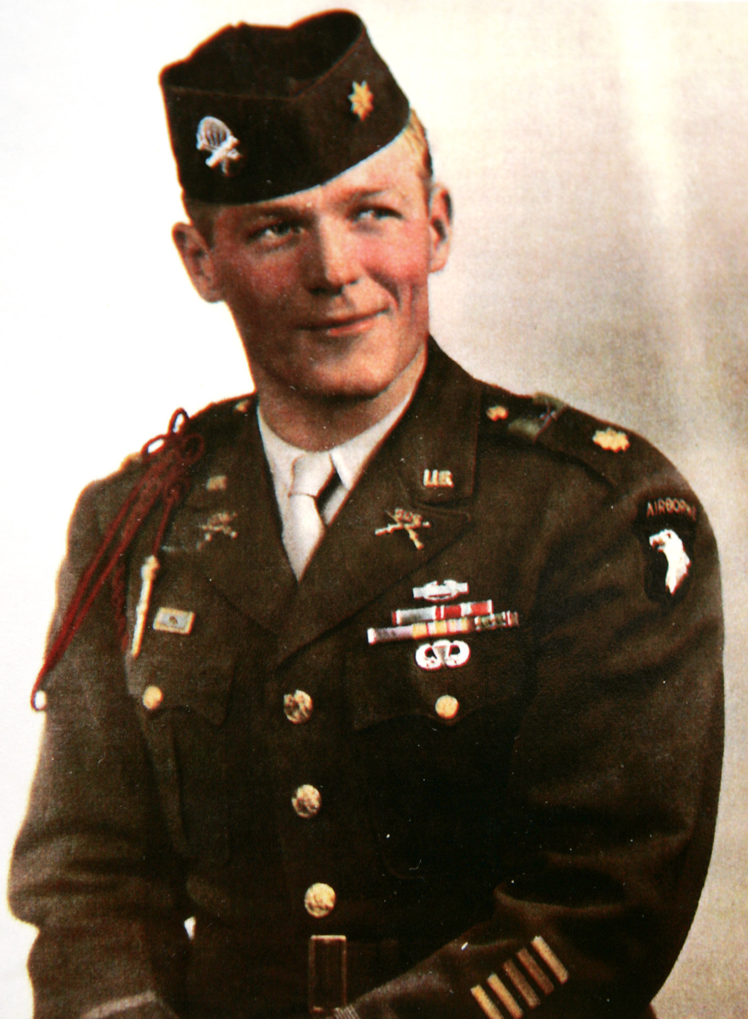 dick-winters-1945jpg-10dfd9d3d0dc6bfd.jpg